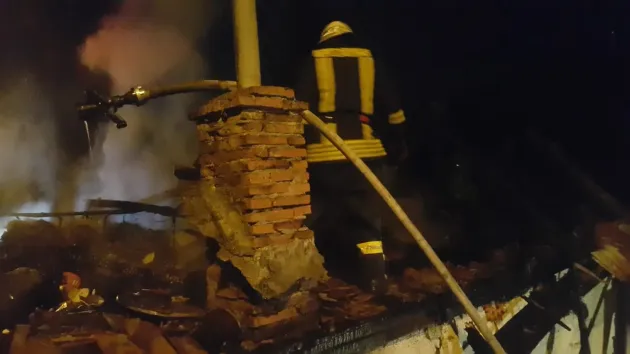 Alarmă de foc la 4 dimineaţa, în Schei