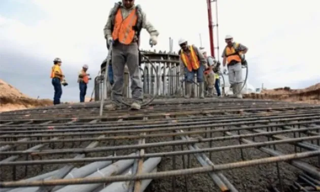 Salariul mediu în industrie şi construcţii, aproape de 3.000 de lei net, la Braşov