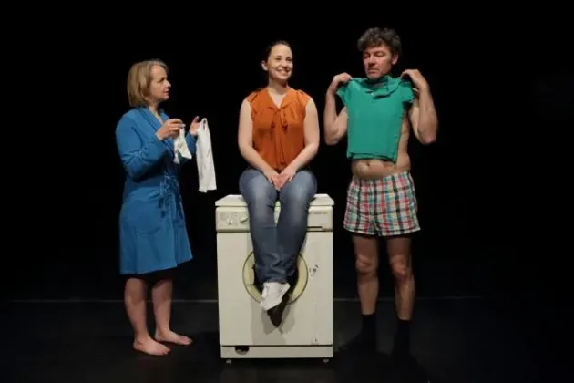 Tragicomedie cu Elise Wilk, azi, la Braşov: Durata medie de viaţă a maşinilor de spălat