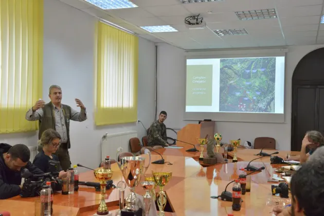O premieră pentru Europa. Urşi hrăniţi cu drona, la viitorul complex de reabilitare de lângă Braşov