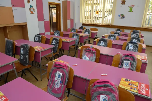 4.600 de elevi braşoveni vor găsi în bancă „Primul Ghiozdan” în prima zi de şcoală 