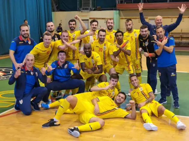 Dublă victorie înaintea preliminariilor Cupei Mondiale de futsal