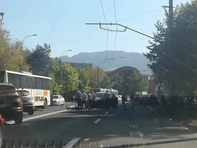 Accident la Saturn: Aruncat pe bulevard