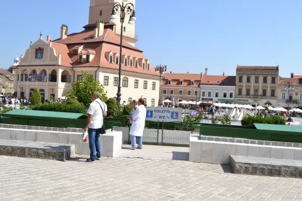 Proiectul de modernizare a toaletei din Piaţa Sfatului, la a doua „strigare” în Consiliul Local Braşov