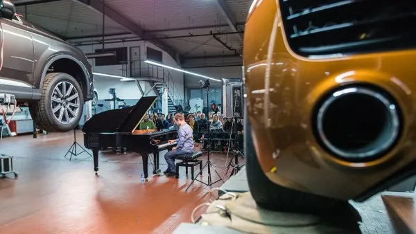 Classic Unlimited – proiectul început într-un atelier de motociclete în Germania, ajunge la Braşov, în 7 noiembrie