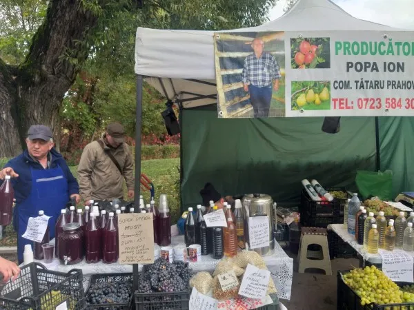 De toate pentru toţi la Festivalul Mustului... cu o singură tarabă de must