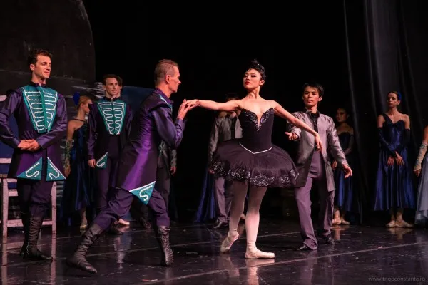 „Lacul lebedelor”, cu distribuţie majoritar japoneză, pe scena Operei Braşov