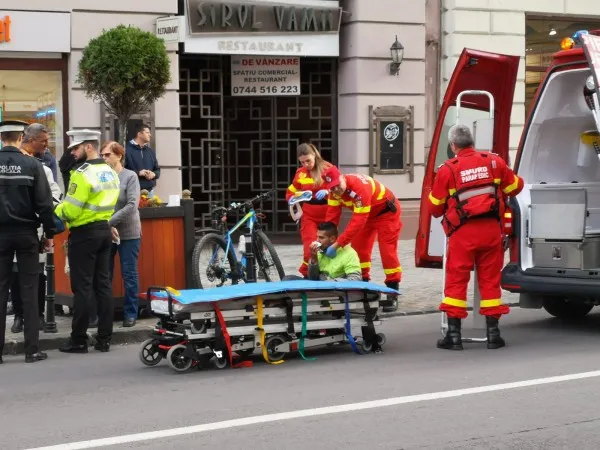 Biciclist luat cu SMURD-ul de pe Mureşenilor