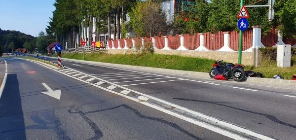 Dosar penal pentru un motociclist care şi-a „testat” motocicleta într-un stâlp de pe Drumul Poienii