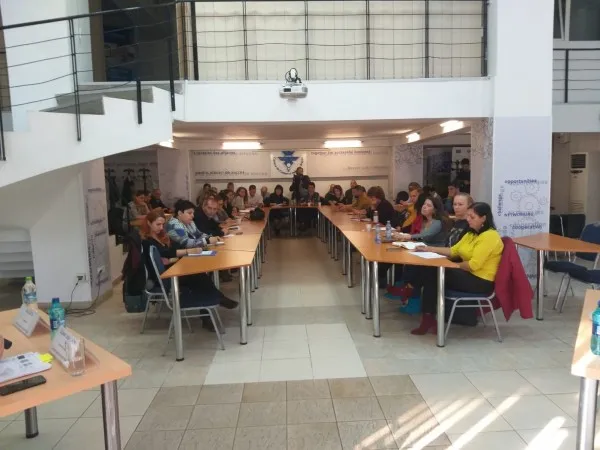 Angajatorii braşoveni, informaţi despre angajaţii străini
