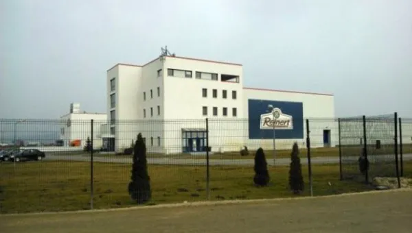 Germanii de la Reinert, cu o fabrică la Feldioara, fuzionează cu compania Kemper şi formează „The Butcher Family”