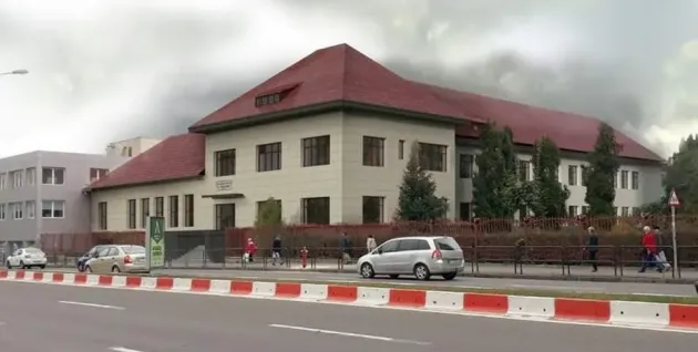 Informatica, încă un an în exil. Constructorul spaniol a „dispărut” cu tot cu cartea tehnică a liceului