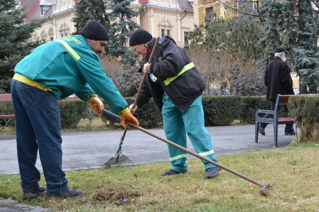 Peste 13.000 de metri cubi de deşeuri, strânse din Braşov în „Luna curăţeniei”