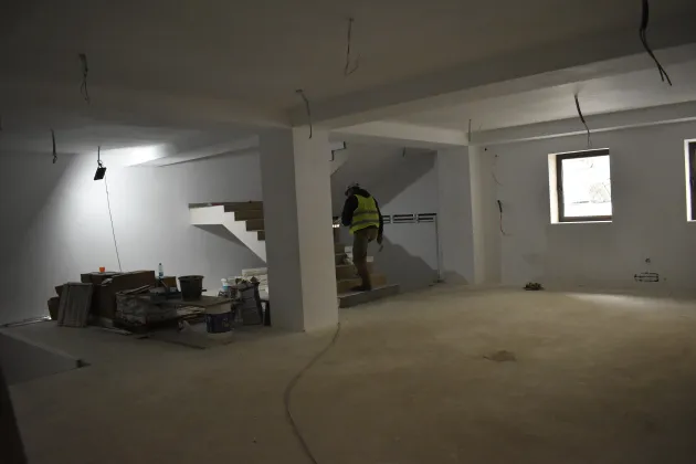 Primăria Braşov  „pune la bătaie” 575.417 lei pentru scaunele şi dulapurile de la viitorul centru al copiilor