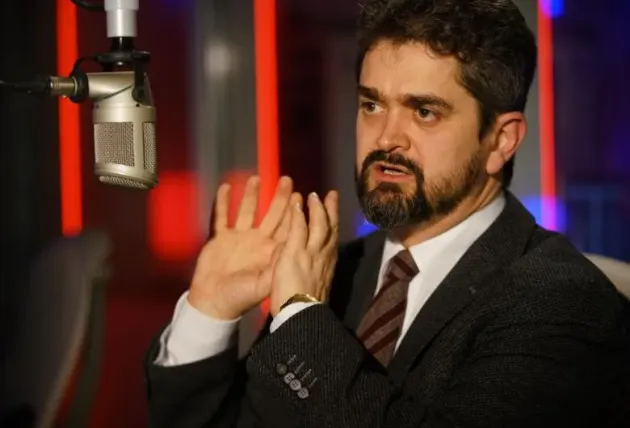 Liceenii să înveţe să tragă cu arma