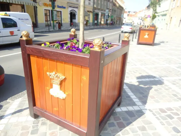 O firmă din Argeş a câştigat contractul de 1,2 milioane de lei pentru mobilier urban