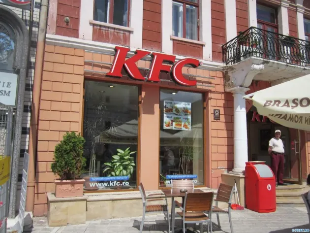 Bacterii descoperite în gheaţa pusă în sucuri de KFC