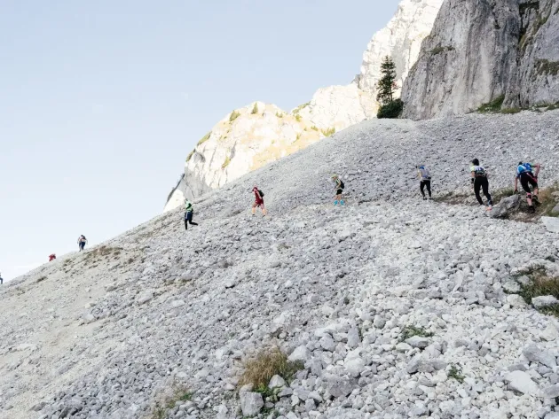 Tragedie. Maratonul Piatra Craiului a fost oprit. Doi morţi, căzuţi în prăpastie