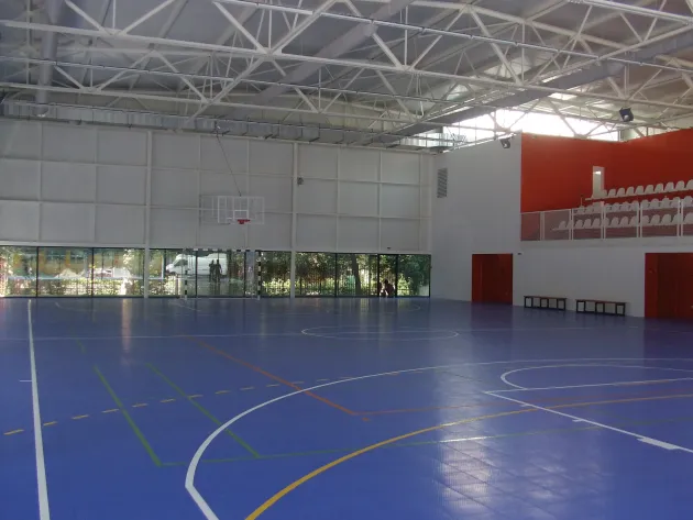 O investiţie de peste 7 milioane de lei într-o sală de sport la Făgăraş, ţinută pe loc de o contestaţie