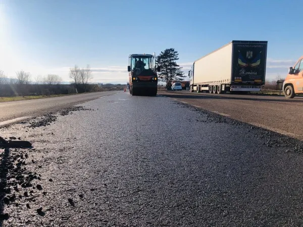 Un semafor pe DN 73, între Râşnov şi Bran, de Ziua Naţională 
