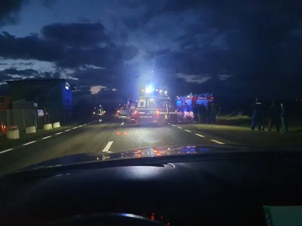 Accident la ieşirea din Feldioara spre Braşov. Trei maşini SMURD au preluat răniţi