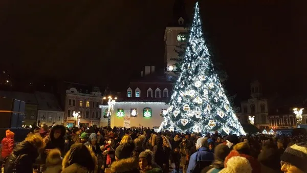 Pentru aprinderea iluminatului de Crăciun din Braşov, totul este stabilit