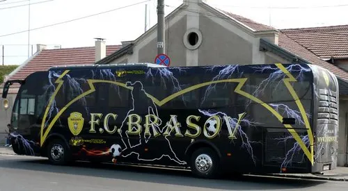 Primăria a plătit 22.000 lei pentru autocarul echipei FC Braşov şi alte active. Singura problemă nerezolvată: brandul FC Braşov 