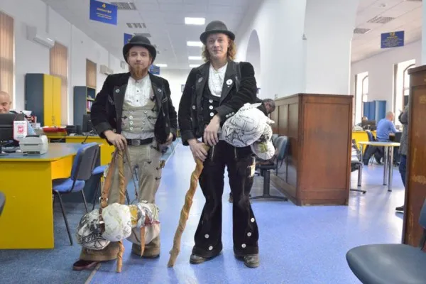 Calfele călătoare şi-au luat ştampila de la Primărie