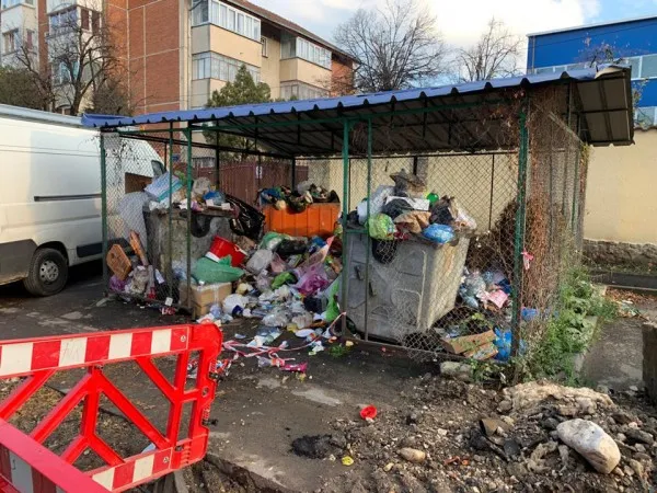 Brai Cata, „scos” din mai multe cartiere ale Braşovului. Gunoiul din Astra, Valea Cetăţii sau Scriitorilor va fi ridicat de Comprest 