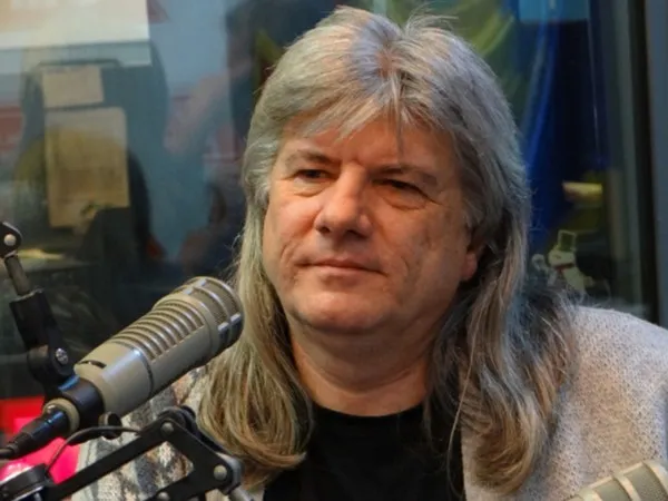Vocea trupei Conexiuni s-a stins. Florian Stoica, unul dintre rockerii care au fondat trupa braşoveană, a murit la doar 58 de ani