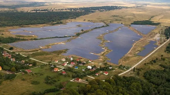 Parcul fotovoltaic din Ucea de Sus, tranzacţionat între două firme din China