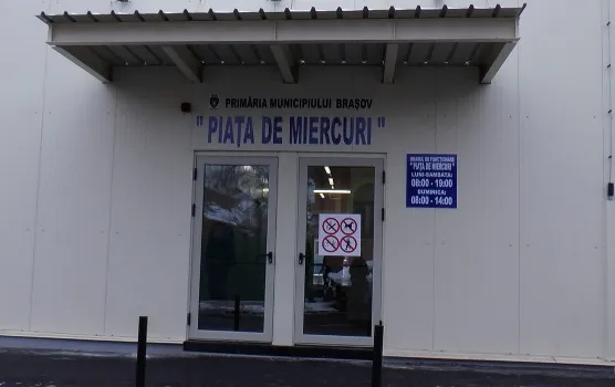Clienţii de la Piaţa de Miercuri nu vor mai proba hainele în frig 