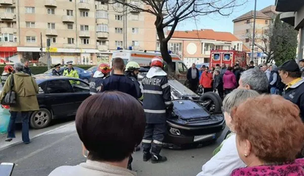 Accident cu răsturnare spectaculoasă