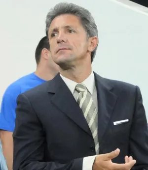 Gică Popescu rămâne consilier onorific al premierului