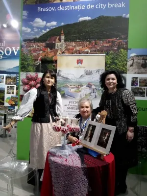 Roman Violeta Karmen, la Romexpo, cu un atelier de meşteşug dantelă veche, tehnica frivolite
