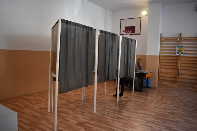 UPDATE. Pragul de 50,00%, atins la ora 18.00, Brașovul, pe locul al IV-lea în ceea ce privește prezența la urne. Prezenţă sensibil mai mare decât la turul I