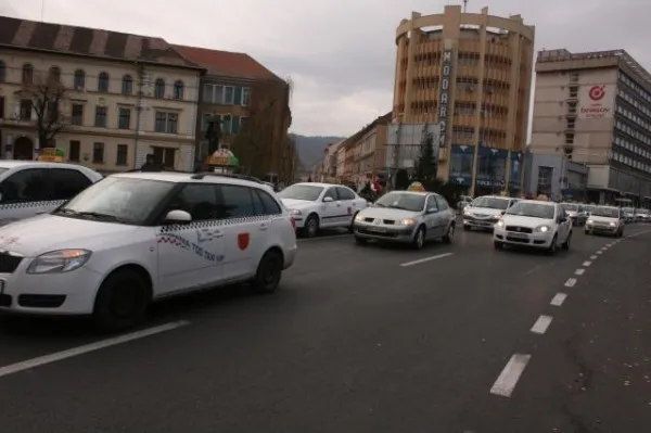 În Braşov ar putea circula 100 de taxiuri electrice