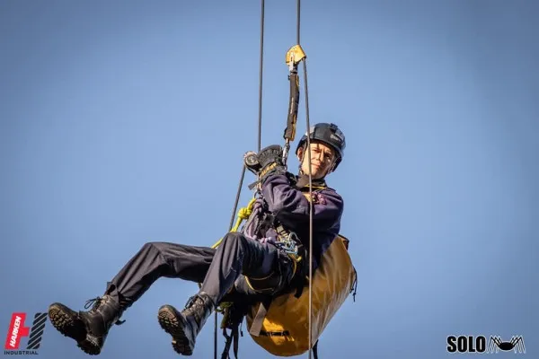 Pompierul anului 2019. Salvează oameni de la înălţimi, la Braşov