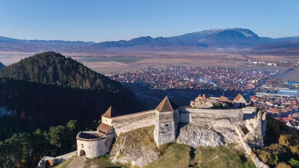 Legenda şi povestea reală a fântânii din Cetatea Râşnov. A durat mai mult săpatul ei decât construcţia cetăţii