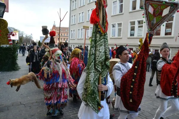 Tradiţiile din Transilvania şi Moldova, două zile pe străzile Braşovului