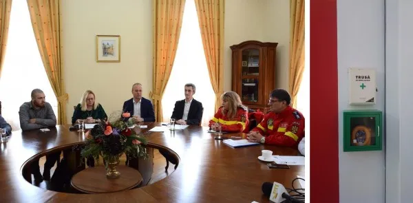 „Salvarea” vine de la Universitate. Facultăţile din Braşov au defibrilatoare automate la poartă, orice cetăţean poate să le folosească