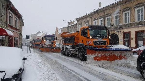 Braşovenii pot suna la dispeceratul Comprest pentru a solicita deszăpezirea străzilor