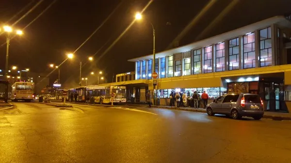 CFR începe să „cârpească” Gara Braşov 
