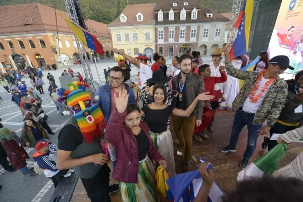 45 de străini din Braşov, „eligibili” pentru a deveni cetăţeni români