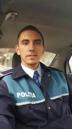 Moş Crăciun salvator, agent de poliţie