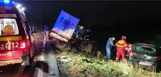 DN 13, blocat aproape o noapte. Coliziune în 5, trei oameni răniţi