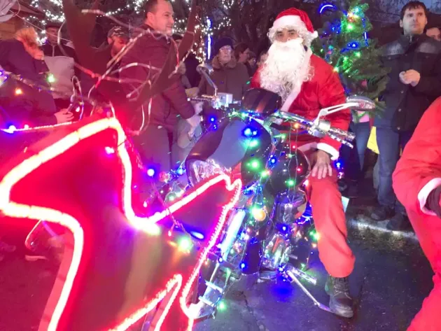 Moşi pe motociclete, în centrul Făgăraşului