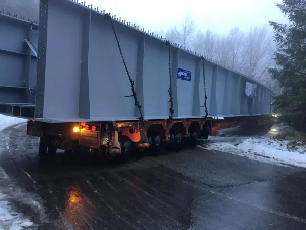Produsă la Braşov, greu de dus la Otopeni: O grindă uriaşă pentru pasajul de la Aeroport a blocat total traficul pe DN1 A.  Transportul va dura aproape patru zile