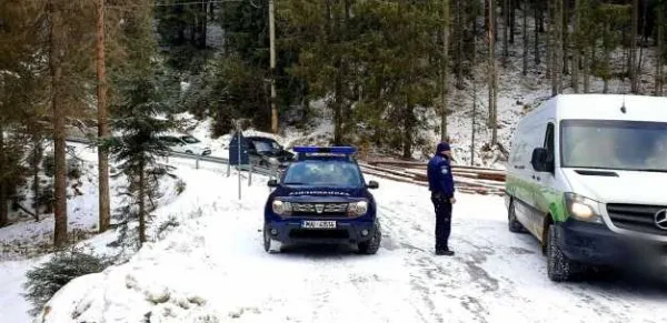 Braşoveni blocaţi cu maşinile în Munţii Bucegi 