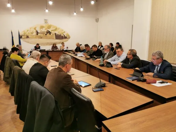 Luna şi borcanul cu miere